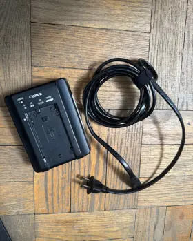 Bp-955 Canon Cg945 Genuine Cg-945 Battery Charger Original For Camera C100 C300 975