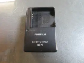 F47fd Fujifilm Bc-70 Genuine Oem Charger For Np70 Finepix F20 F40fd F45fd Fx10