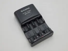 Bch-nh2 Fujifilm Fuji Battery Charger - Charges 2x Aaa / 4x Aa Ni-mh Batteries