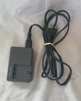 Dz-acs1 Hitachi Oem Authentic Ac Adapter Battery Charger Model