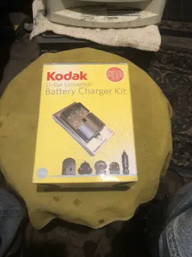 K7600-cli-ion Kodak 41771-61535 Universal Battery Charger Kit.open Box