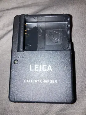 Bc-dc7-u Leica Oem Vlux-30 Charger Used Wall Only No Battery Included