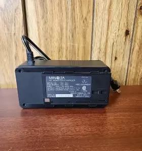 Vac-160u Minolta Genuine Original Ac Adapter Battery Charger Oem