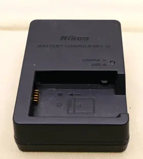 Mh-32 Nikon 4240 Oem Battery Charger With Foldable Plug