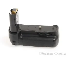 Mb-d200 Nikon Genuine Battery Grip For D200 W Aa Holder -clean