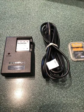Li-42b Olympus Masd-1 Oem Battery And Charger 1gb Microsd Memory Card Adapter
