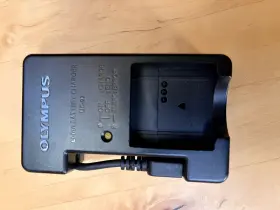 V6560280w000 Om System Uc-92 Usb Battery Charger For Li-92b/li-90b #v6560280w000