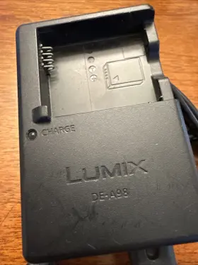 De-898 Panasonic Lumix Battery Charger
