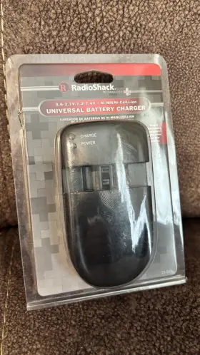 23-053 Radioshack 23-348 Radio Shack Vintage Universal Battery Charger - Camcorder/camera Nos