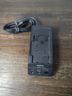 Var-18 Sanyo Video Camera Ac Adapter Battery Charger Tested Japan