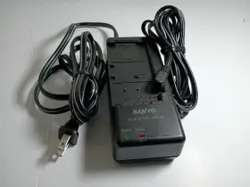 Sanyo Var-66 Var-66b U Camcorder Battery Charger - Ac Adapter Tested And Working