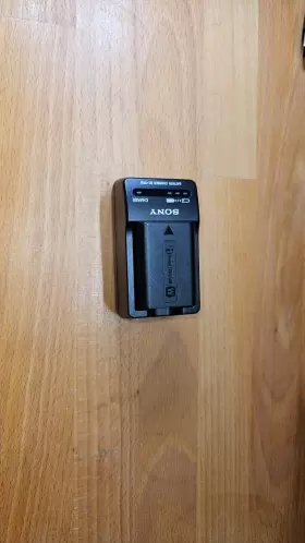 Sony 027242872387 Bc-trw Battery Charger - Black With
