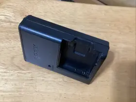Sony 07073064865 Genuine Bc-csd Charger For Np-bd1 Np-fd1 Np-ft1 Np-fr1 Np-fe1 Battery