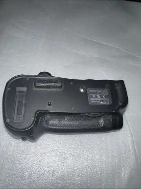 Zeikos Ze-nbgd800 Multi-power Battery Pack For Nikon D800
