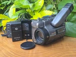 75006 Sony CCD-TR1000 Camcorder HI8 Ntsc Tested W/ Charger Battery. Fixed Price $99.00.